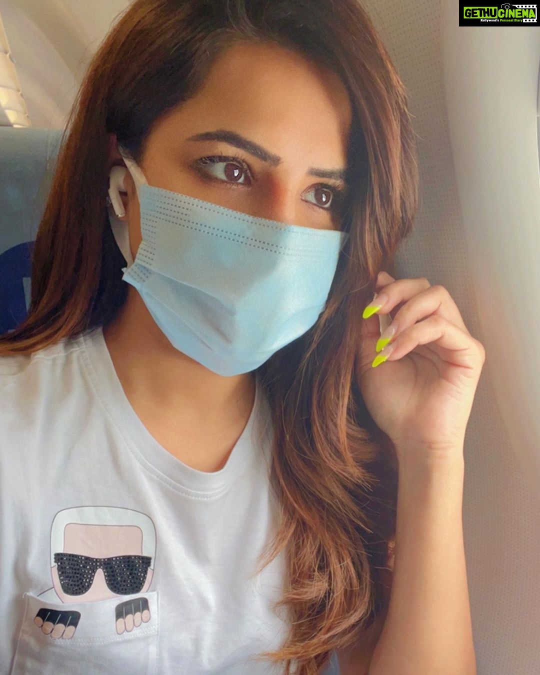 Ashu Reddy Instagram - Such a lovely and helpful staff, and crew members. Thank you @indigo.6e for an amazing experience!ππ«Άπ» #ashureddy #indigoairlines #flybetter #traveladdict