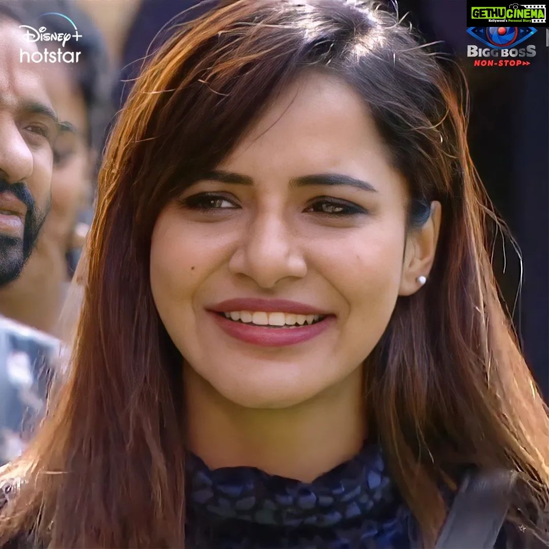 Ashu Reddy Instagram - Good Morning Everyone 🥰 🥰 Happy Sunday & Happy May Day ✌️ #Ashureddy #BiggBossNonStop #biggbosstelugu #biggboss #disneyhotstar #Pichhekistha #bigbossott #foryou #supportashureddy #biggbossashureddy #instagram #supportyourashu #love #sundayfunday #mayday