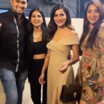 Ashu Reddy Instagram - Takes time, but always together!♥️🤷🏻‍♀️ For an event last night!!🤗 #ashureddy #biggbossfamily 💕 #gratefuleveryday