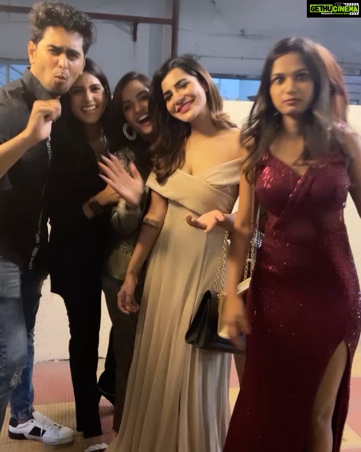 Ashu Reddy Instagram - Takes time, but always together!♥️🤷🏻♀️ For an event last night!!🤗 #ashureddy #biggbossfamily 💕 #gratefuleveryday