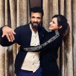 Ashu Reddy Instagram - My life was so better before I met you, but we got no option, we are together always .. My possessive protector, my Brother!' 🤷🏻‍♀️♥️😝 #ashureddy #brotherlove #brotherfromanothermother ♥️😊