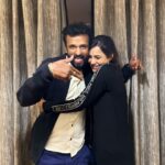 Ashu Reddy Instagram - My life was so better before I met you, but we got no option, we are together always .. My possessive protector, my Brother!' 🤷🏻‍♀️♥️😝 #ashureddy #brotherlove #brotherfromanothermother ♥️😊