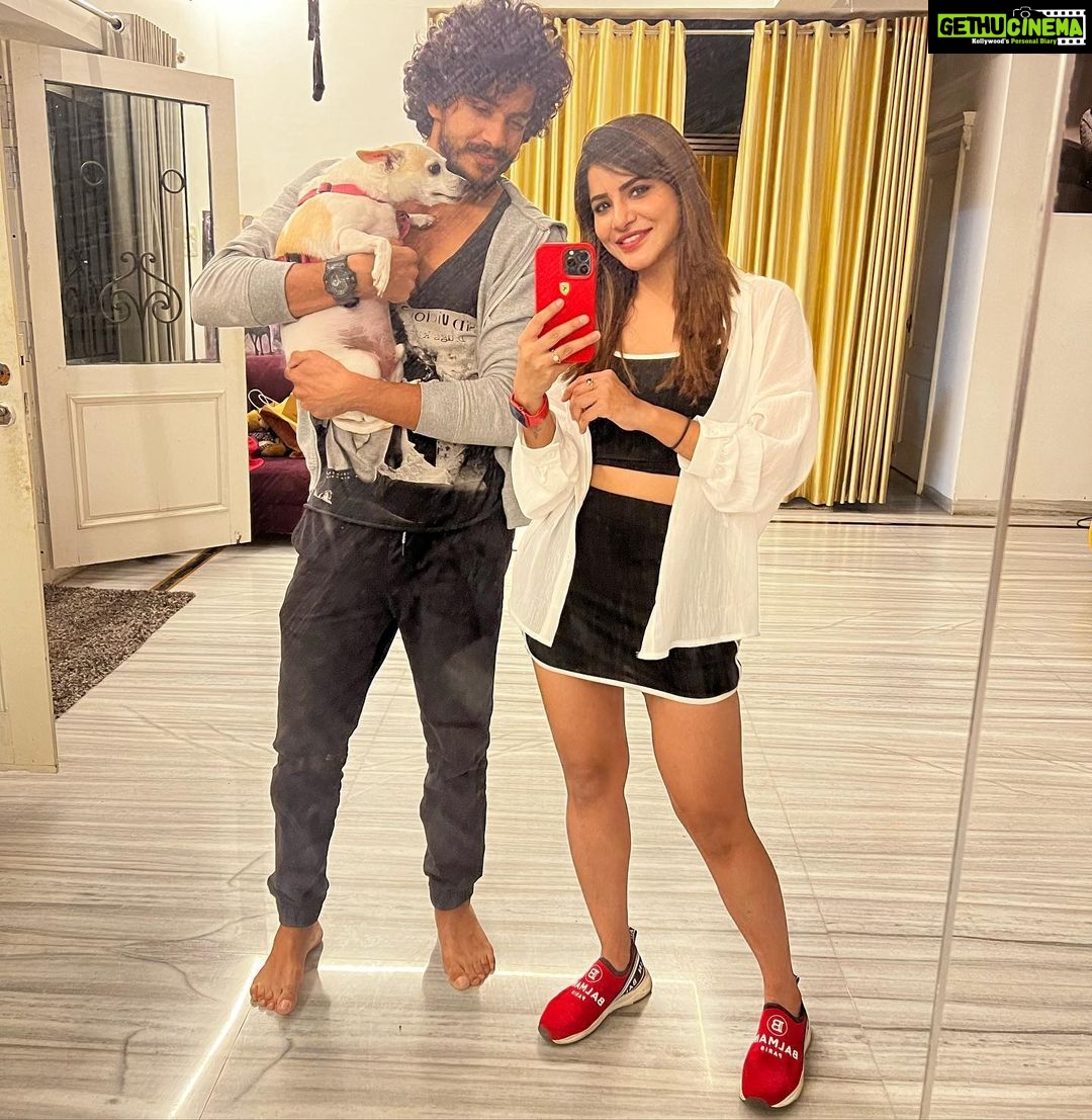 Ashu Reddy Instagram - They're not people. They're peeeeople..!!🙊❤️ #ashureddy #vibematters #friendsreunion