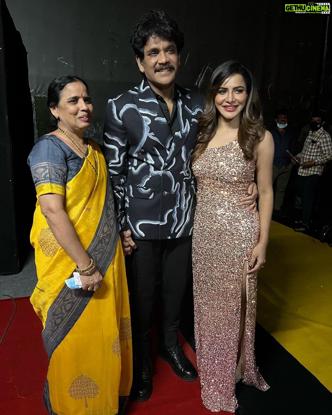 Ashu Reddy Instagram - Wanted to share with you all, My WhatsApp DP 👻♥️ #ashureddy #mommy #nagsir 😻