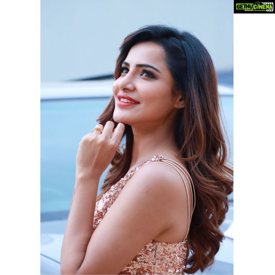 Ashu Reddy Instagram - I'm the best thing you never had ..!! ♥️😻 #ashureddy #photooftheday #BBfinale @hairstylistravi 😻