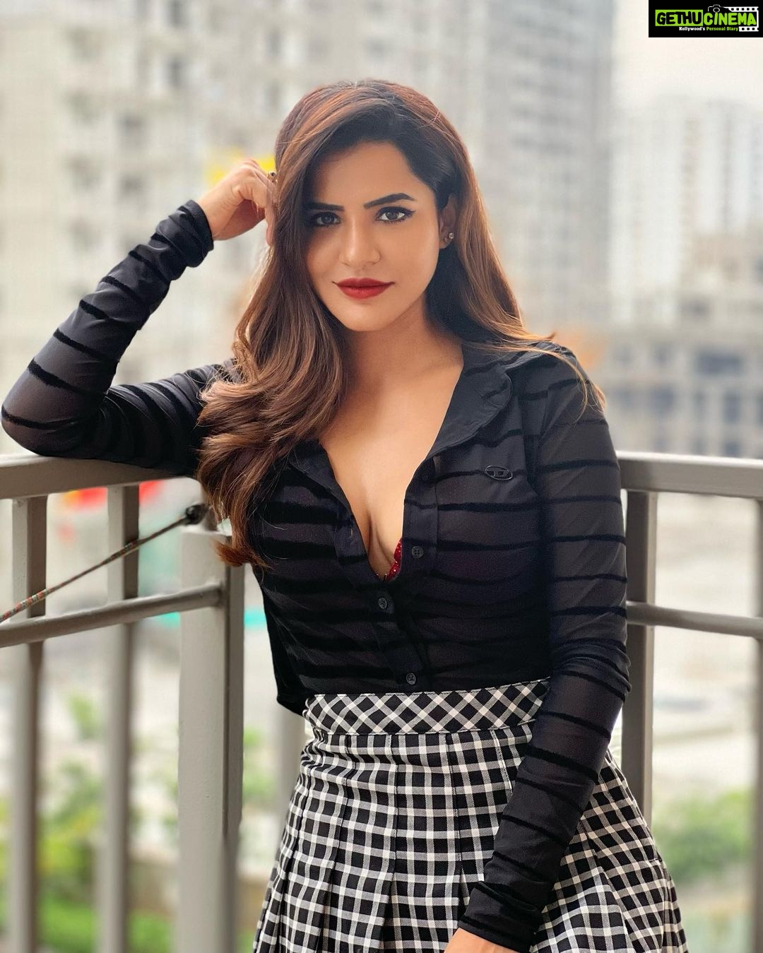 Ashu Reddy Instagram - Victoria has kept no secrets! π #ashureddy #vibes #thuglife π«Άπ»π