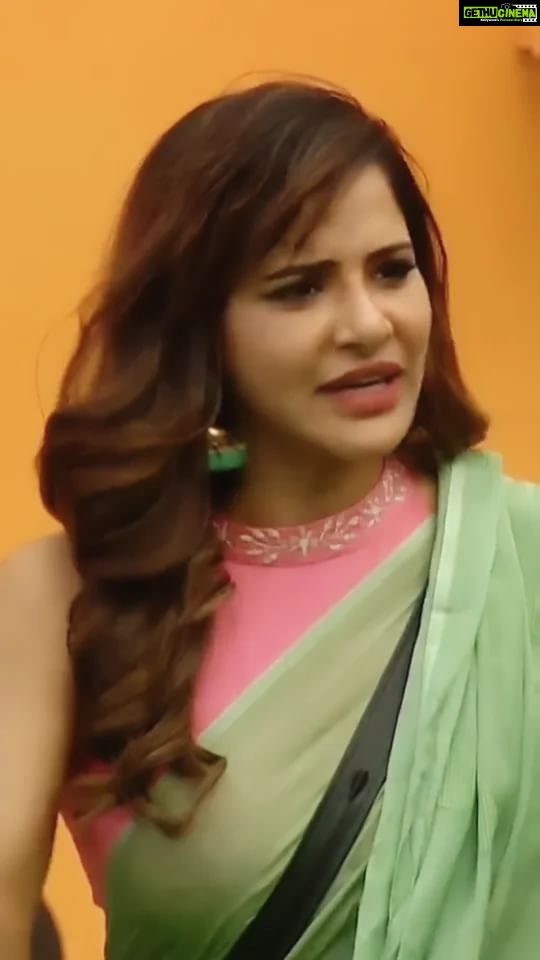 Ashu Reddy Instagram - A strong women donβt play victim they stand for Themselves πππ» Blouse @aarushireddylabel Jewellery @anyas_2020 Go cast your votes for Ashu Reddy now on Disney hotstar Follow the steps and vote for her https://www.hotstar.com/1260083643 1. login to Disney+Hotstar App 2. Search for Bigg Boss Non Stop 3. Cast your 10 Votes to Ashu Reddy One can cast their 10 Votes per day. Your votes matter alot π Keep supporting Love you allβ€οΈ - Team Ashu Reddy #BiggBossNonStop #biggbosstelugu #biggboss #disneyhotstar #Pichhekistha #bigbossott #foryou #supportashureddy #biggbossashureddy #gamer #warrior #love #support #voteforashureddy
