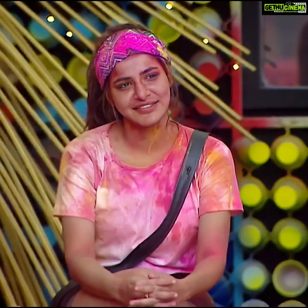 Ashu Reddy Instagram - Holi Celebrations At BigBoss House 🏡 #Ashureddy #BiggBossNonStop #biggbosstelugu #biggboss #disneyhotstar #Pichhekistha #bigbossott #fire #foryou #supportashureddy #biggbossashureddy #gamer #holi #holifestival