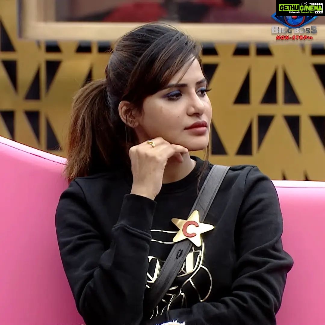 Ashu Reddy Instagram - Keep The Smile On!.. 😀 #Ashureddy #BiggBossNonStop #biggbosstelugu #biggboss #disneyhotstar #Pichhekistha #bigbossott #foryou #supportashureddy #biggbossashureddy #instagram #supportyourashu #love #captain #smile