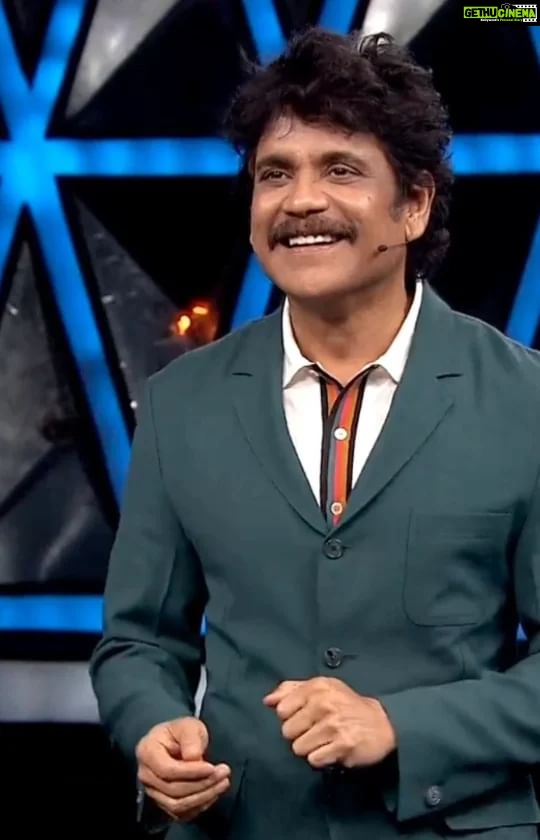 Ashu Reddy Instagram - Dongalu 🤪 #Ashureddy #BiggBossNonStop #biggbosstelugu #biggboss #disneyhotstar #Pichhekistha #bigbossott #foryou #funny #comedy #dongalu #love #fun #supportashureddy #biggbossashureddy #gamer #warrior