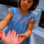 Ashu Reddy Instagram - With my Chinmayi niece🤗 and I love this game😍😍 #Ashureddy #chilhoodmemories #kidgames #instagramreels