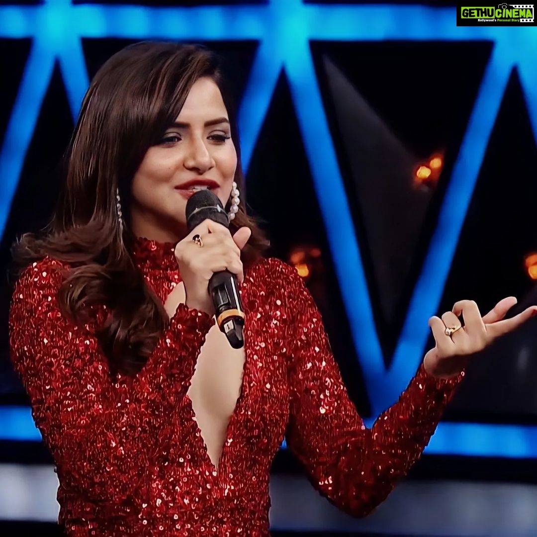 Ashu Reddy Instagram - The lady boss has entered the house to prove herself this time!..š #Ashureddy Outfit designed by @getstyledbyprisa @impriyankasahajananda #Pichhekistha #BiggBossNonStop #biggbosstelugu #biggboss #disneyhotstar #styledbypriyankasahajananda