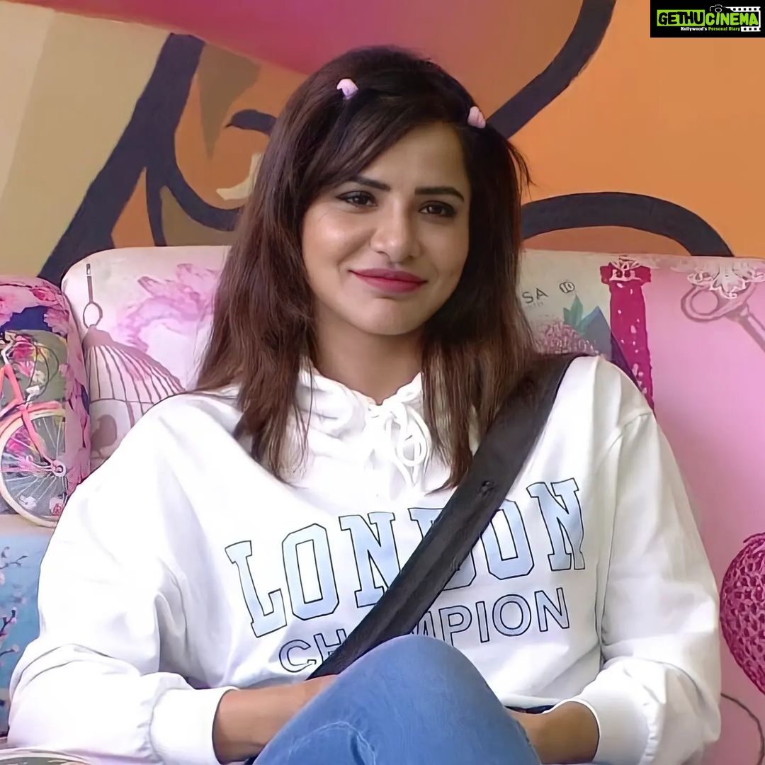 Ashu Reddy Instagram - Day 15 at Biggboss House 🏡 Morning fun activity 🥰 #Ashureddy #BiggBossNonStop #biggbosstelugu #biggboss #disneyhotstar #Pichhekistha #bigbossott #fire #foryou #supportashureddy #biggbossashureddy #gamer #warrior #love #support