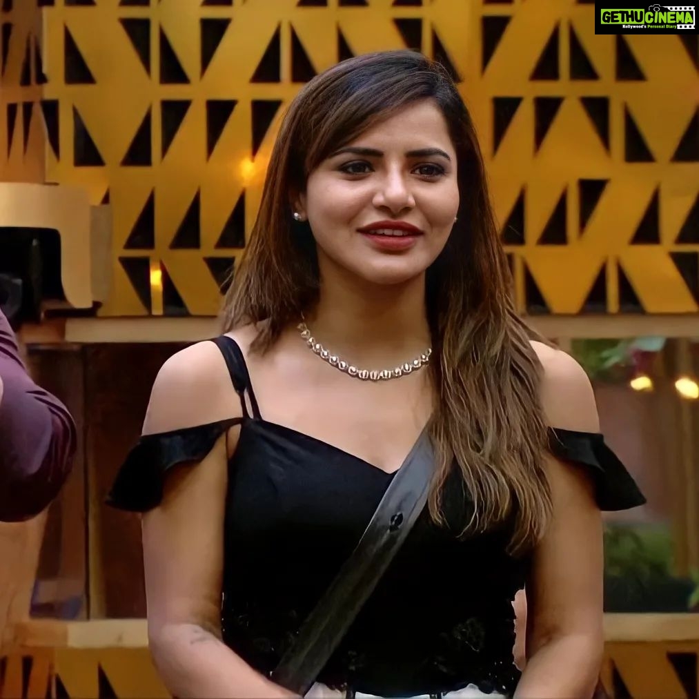 Ashu Reddy Instagram - Day 14 At Bigg Boss House 🏡 #Ashureddy #BiggBossNonStop #biggbosstelugu #biggboss #disneyhotstar #Pichhekistha #bigbossott #fire #foryou #supportashureddy #biggbossashureddy #gamer #warrior #love #biggbosspost #instagram