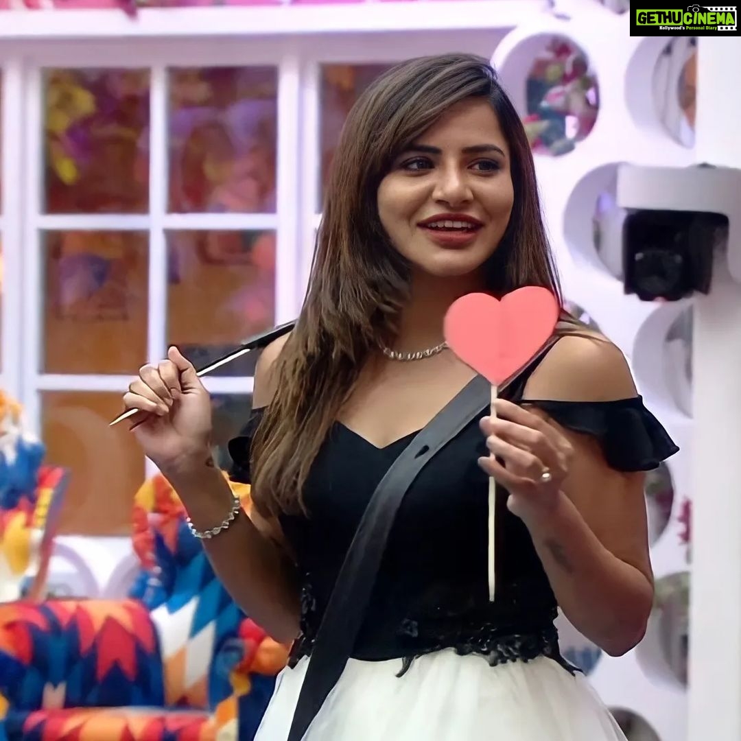 Ashu Reddy Instagram - Day 14 At Bigg Boss House 🏡 #Ashureddy #BiggBossNonStop #biggbosstelugu #biggboss #disneyhotstar #Pichhekistha #bigbossott #fire #foryou #supportashureddy #biggbossashureddy #gamer #warrior #love #biggbosspost #instagram