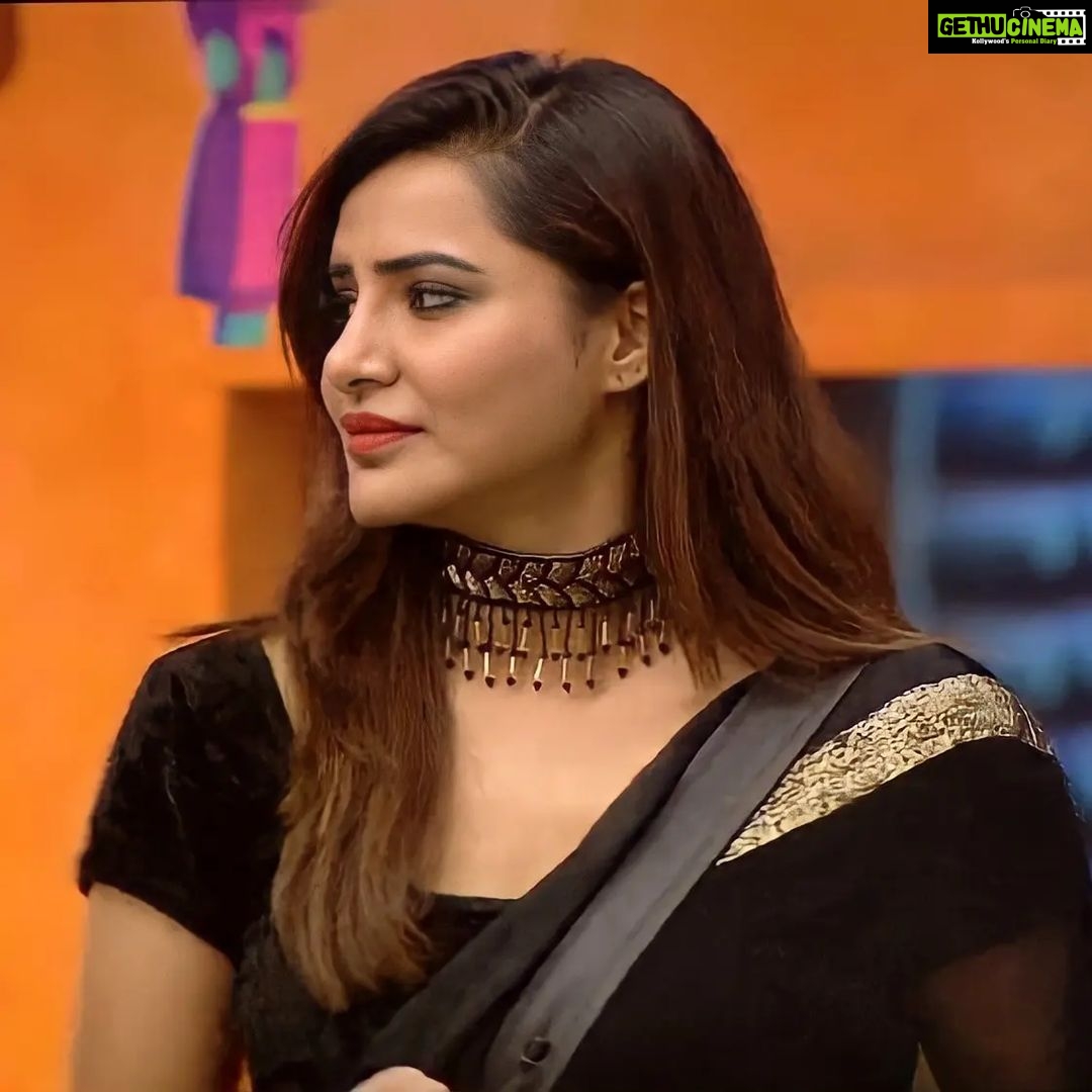 Ashu Reddy Instagram - Day 13 At Bigg Boss House π‘ Happy Sunday π₯° #Ashureddy #BiggBossNonStop #biggbosstelugu #biggboss #disneyhotstar #Pichhekistha #bigbossott #foryou #supportashureddy #biggbossashureddy #gamer #warrior #love #biggbosspost #instagram
