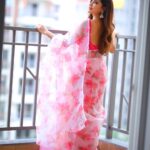 Ashu Reddy Instagram - Just a better version of me ♥️🌟 #ashureddy #sareefeels #beingtraditional #dussera2022 🐾 @naveen_photography_official 🙋🏻‍♀️