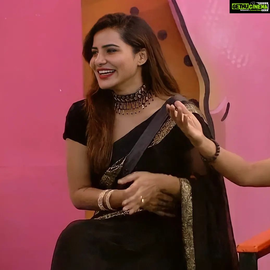 Ashu Reddy Instagram - Day 13 At Bigg Boss House π‘ Happy Sunday π₯° #Ashureddy #BiggBossNonStop #biggbosstelugu #biggboss #disneyhotstar #Pichhekistha #bigbossott #foryou #supportashureddy #biggbossashureddy #gamer #warrior #love #biggbosspost #instagram