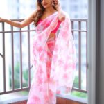Ashu Reddy Instagram - Just a better version of me ♥️🌟 #ashureddy #sareefeels #beingtraditional #dussera2022 🐾 @naveen_photography_official 🙋🏻‍♀️