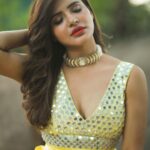 Ashu Reddy Instagram - Hold still, your name is going to get a meaning soon!! ♥️🏆 #ashureddy 🌟 @petalsbyswathi 🎉 @naveen_photography_official