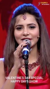 Ashu Reddy Instagram - Every opportunity to sing is daimond for me♥️😫😂😂 Ela undi voice?? #ashureddy #kachabadam #funnyvideos @gnapikaentertainments @etvplusindia @anchorravi_offl 😂😂😂