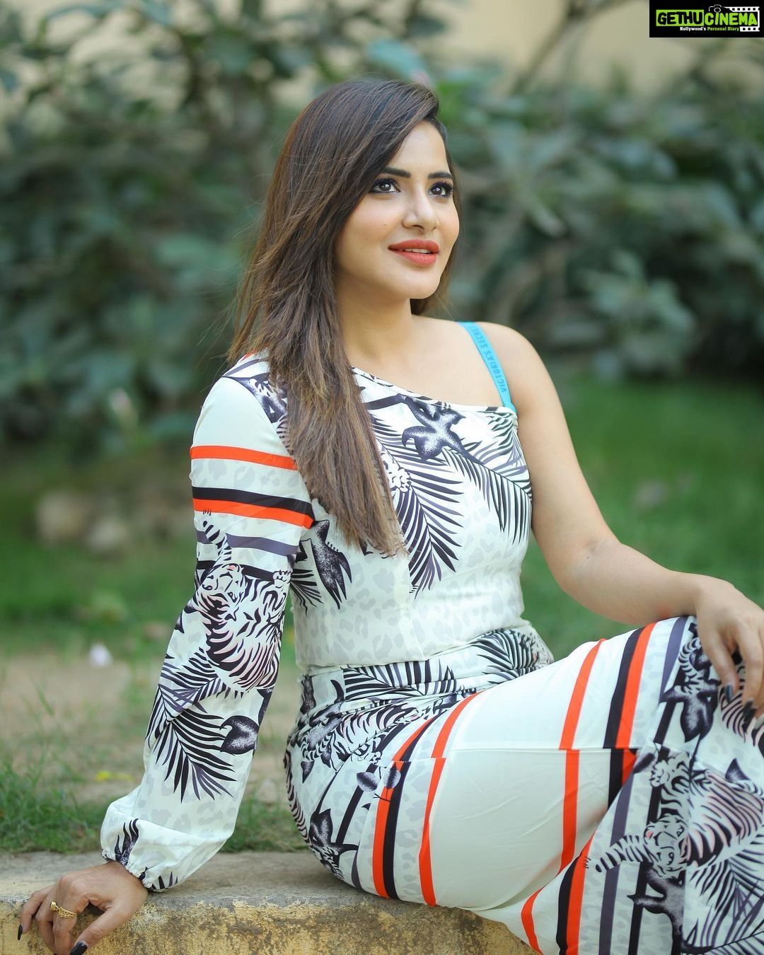 Ashu Reddy Instagram - If happiness is YOU, then I want YOU..!! πΈβ€οΈπ #ashureddy #feelinggrateful #photooftheday @naveen_photography_official @hairstylistravi #2022