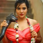 Ashu Reddy Instagram - Abraca Dabra, gili giliyaa!!😝🤣😂 #ashureddy #funnyposes #captionthisbetterthanme 😎👹 @naveen_photography_official @label.daara @hairstylistravi 🌹👁 #happydays