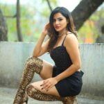 Ashu Reddy Instagram - I know you are a bad boy, I can be your bad girl..!😎 #ashureddy #sassy #photooftheday @naveen_photography_official @hairstylistravi 🎊👹
