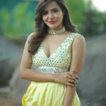 Ashu Reddy Instagram - Hold still, your name is going to get a meaning soon!! ♥️🏆 #ashureddy 🌟 @petalsbyswathi 🎉 @naveen_photography_official