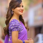 Ashu Reddy Instagram - Varudu kaavalenu..!! Siggu ostundi enduko🙈♥️ #ashureddy #simpleandcute #filmyfeels 😂 #halfsareestyle 💥🎉 #commentifyoulike
