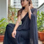 Ashu Reddy Instagram - Black saree is always a high 🌹🌟 #ashureddy #sareefeels #inauguration #hilifeexhibition ☘️
