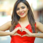Ashu Reddy Instagram - It's February, means, time to love!!! 😜 #ashureddy #februarydays #loveisallweneed #lovethememories❤️ @naveen_photography_official