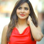 Ashu Reddy Instagram - It's February, means, time to love!!! 😜 #ashureddy #februarydays #loveisallweneed #lovethememories❤️ @naveen_photography_official