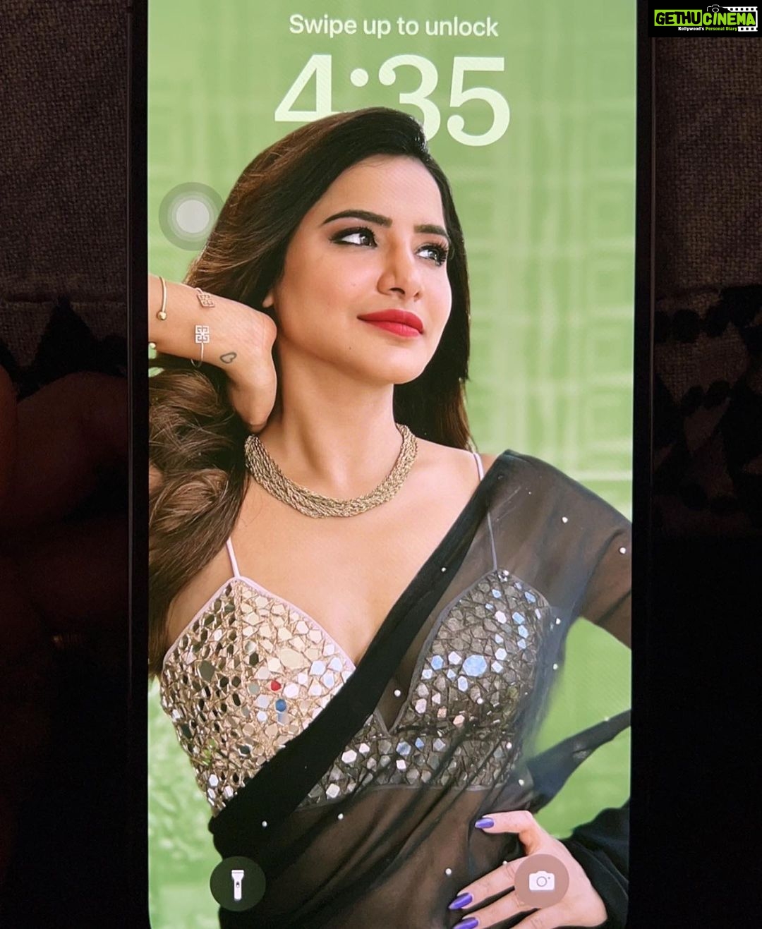 Ashu Reddy Instagram - Black saree is always a high 🌹🌟 #ashureddy #sareefeels #inauguration #hilifeexhibition ☘️