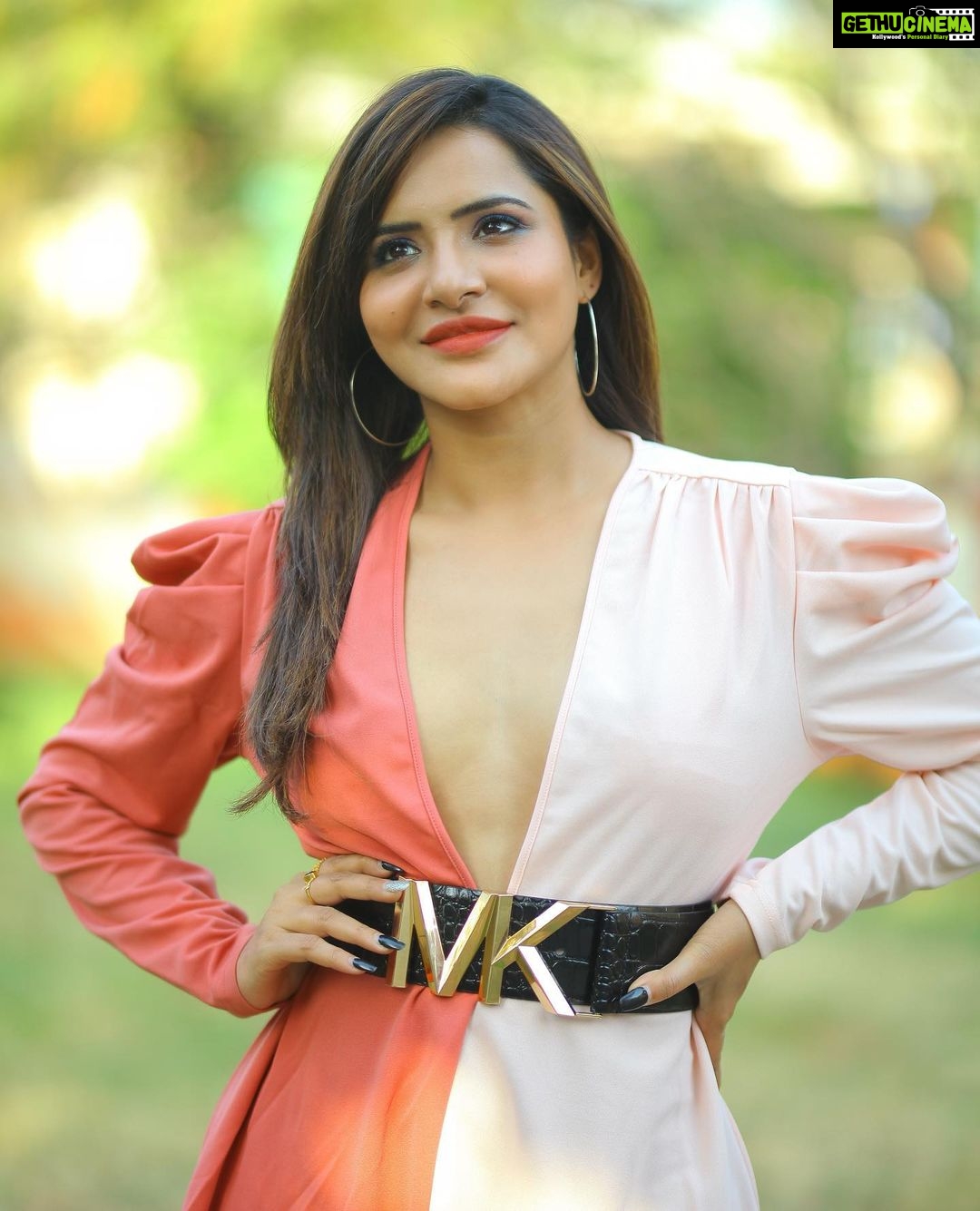 Ashu Reddy Instagram - Fifty shades of pink πΈππ #ashureddy @naveen_photography_official πΈ