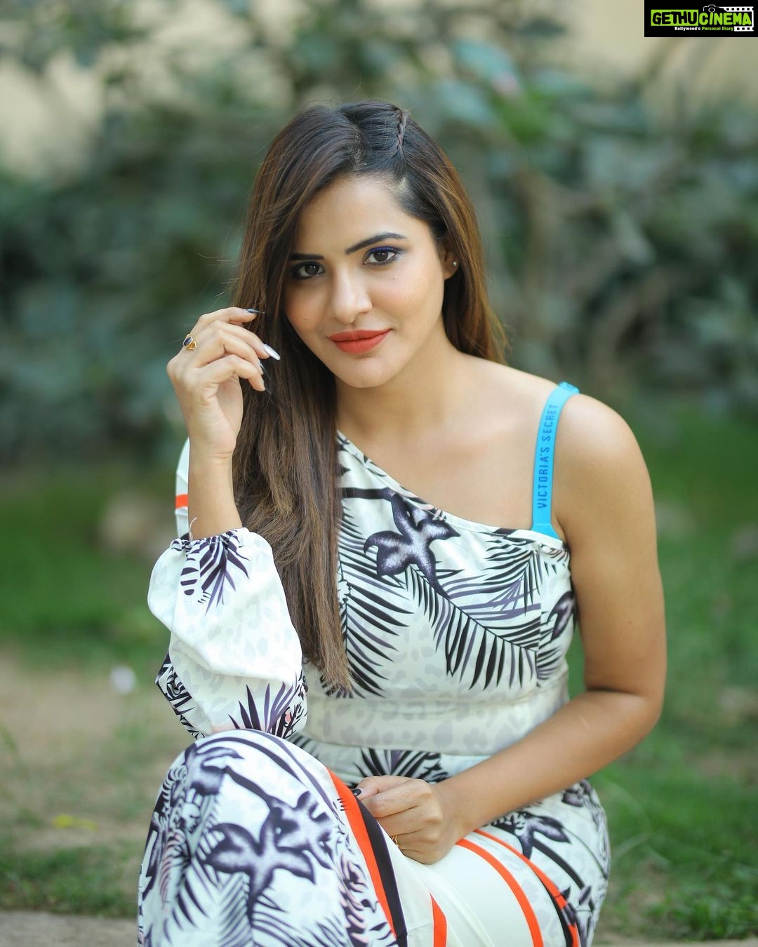 Ashu Reddy Instagram - If happiness is YOU, then I want YOU..!! πΈβ€οΈπ #ashureddy #feelinggrateful #photooftheday @naveen_photography_official @hairstylistravi #2022