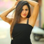 Ashu Reddy Instagram - Dark color is an emotion, everyone loves it..!!❤️🐺 #ashureddy #darkfantasy #photooftheday @naveen_photography_official 🧚🏻‍♀️