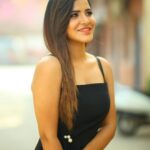Ashu Reddy Instagram - Dark color is an emotion, everyone loves it..!!❤️🐺 #ashureddy #darkfantasy #photooftheday @naveen_photography_official 🧚🏻‍♀️