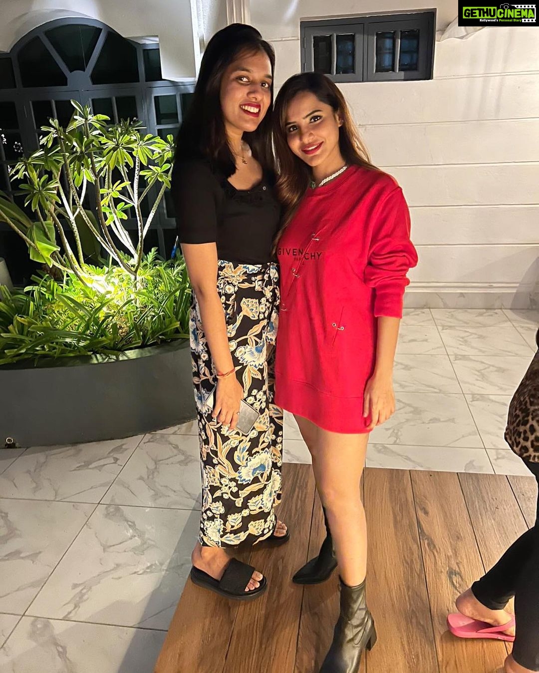 Ashu Reddy Instagram - Mine and I'm possessive 🧿♥️ #ashureddy #myfriends #mypeople #rareseeds