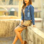 Ashu Reddy Instagram - Hotness lies in your eyes, not in my thighs!! 😝🤣 #ashureddy #photooftheday @naveen_photography_official #photoeveryday #grateful