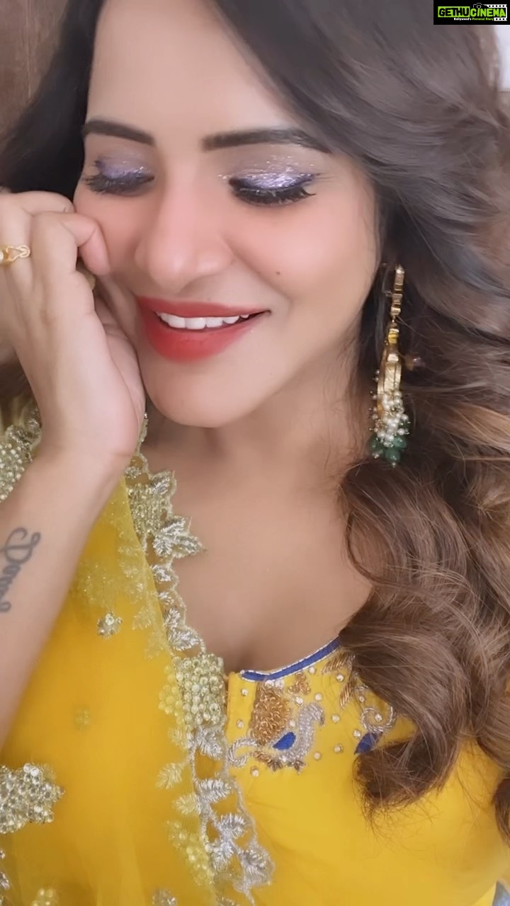 Ashu Reddy Instagram - Vaaya.. En veera♥️ #ashureddy #reels #vibes #tamil #vayaenveera