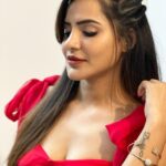 Ashu Reddy Instagram - Red wine 🍷 #ashureddy #reddress❤️