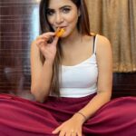 Ashu Reddy Instagram - My kinda Jalebi baby 😂♥️ #ashureddy #jalebibaby #reels #instagram 👹