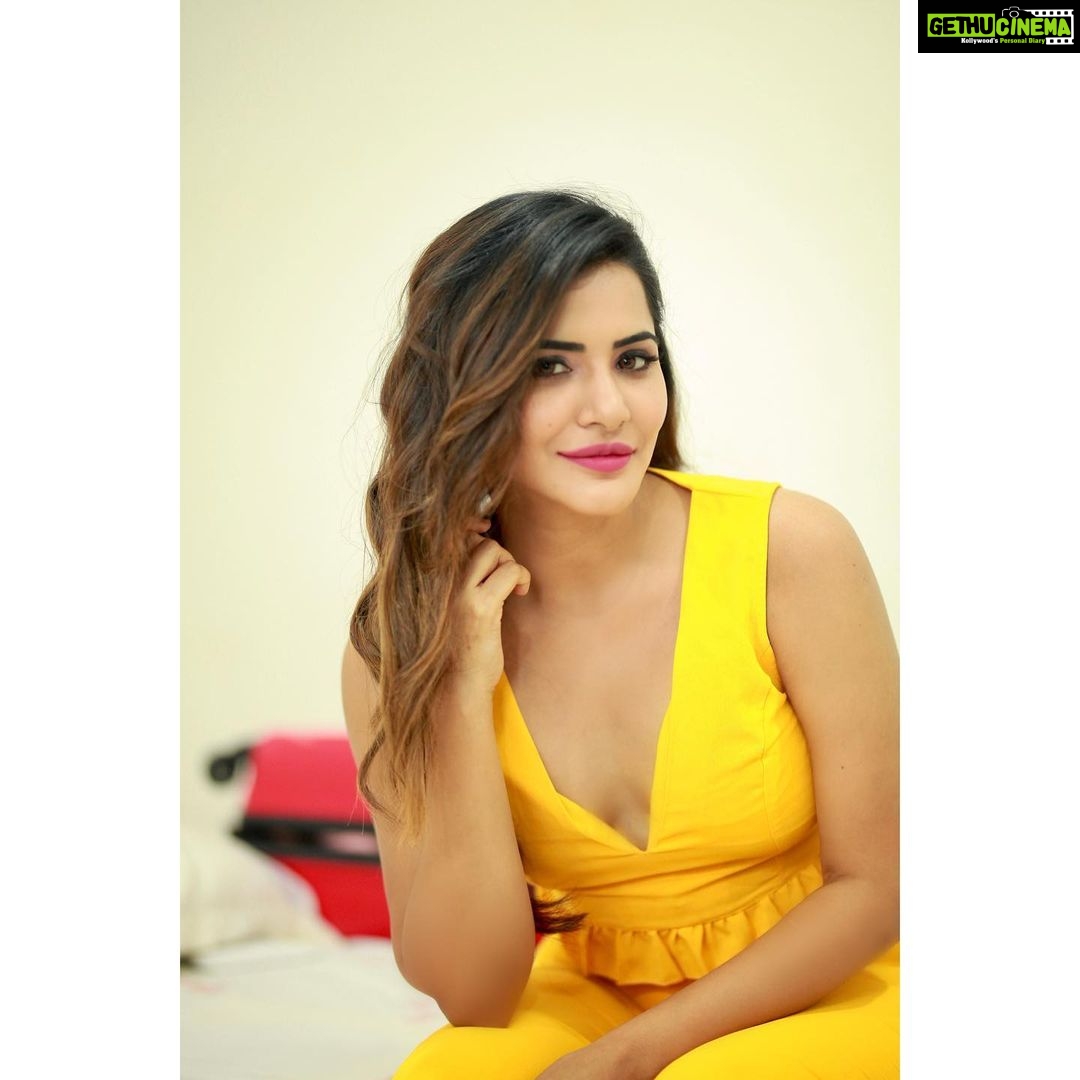Ashu Reddy Instagram - It's going to be the Best phase of my life ♥️ #ashureddy #staytuned #gratitude 👹 🤗 @naveen_photography_official