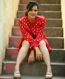 Ashu Reddy Instagram - Nacho chango rey!👻😅👹 #ashureddy #photoeveryday @hairstylistravi @naveen_photography_official 🦀❤️