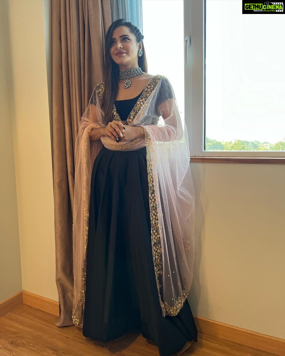 Ashu Reddy Instagram - For an event today✈️❤️ wearing @petalsbyswathi !!👁♥️ @swathi_savya #ashureddy #rajamundry #workhardshopharder 😛 #thankfulalways Rajahmundry