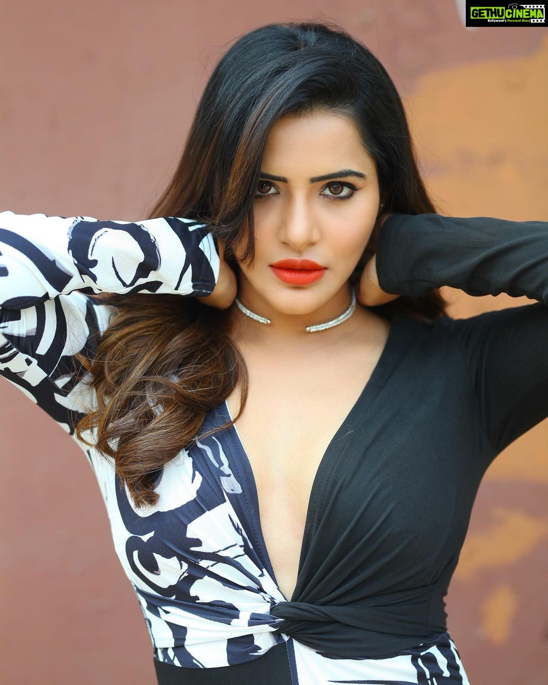 Ashu Reddy Instagram - Real eyes..Realize..Real lies!! 🔥💗👹👁#ashureddy #ootd #photooftheday #photoeveryday @naveen_photography_official @hairstylistravi 👺