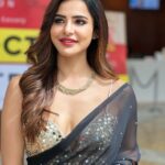 Ashu Reddy Instagram - Black saree is always a high 🌹🌟 #ashureddy #sareefeels #inauguration #hilifeexhibition ☘️