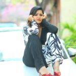 Ashu Reddy Instagram - Ways of sittings!! 😂😂 what do you think 🤔 #ashureddy #creativeposes 😛@naveen_photography_official @hairstylistravi 👹👻