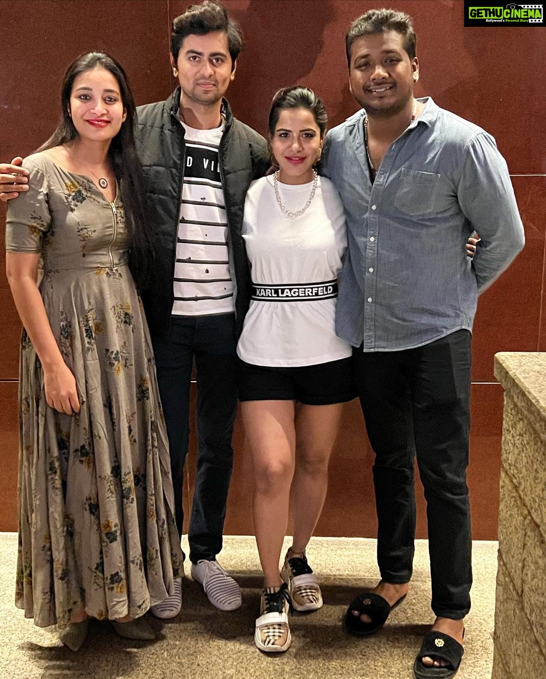 Ashu Reddy Instagram - "MINE" has a meaning in my life. but THESE people are the double meaning ππβ₯οΈ ..!! @sipligunjrahul @jaswanth_jessie @iam_bhanusri π #ashureddy #friendshipgoals #dinnernights
